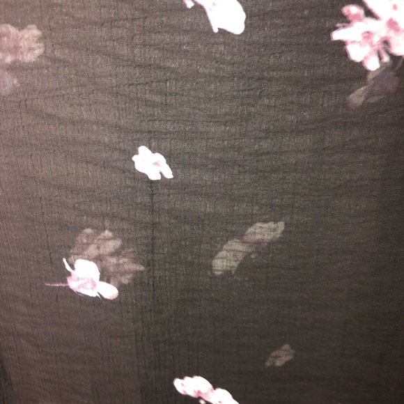 Two by Vince Camuto Floral Print Top - Picture 4 of 4